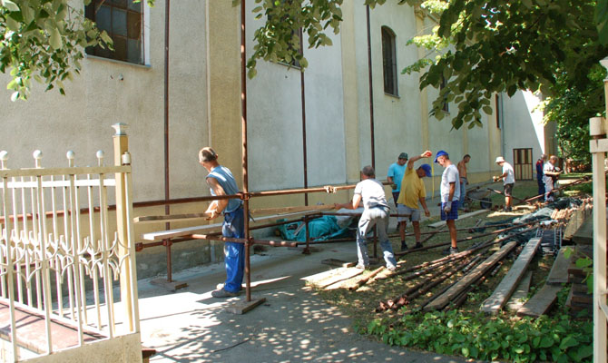 A templom festése